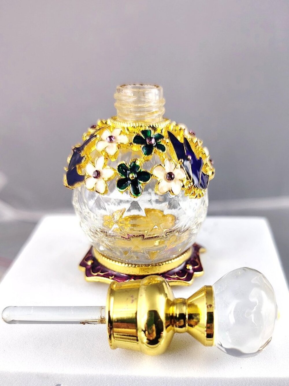 NWOT  Little Vintage-style Perfume Bottle with Flowers and Butterfly - Picture 2 of 2